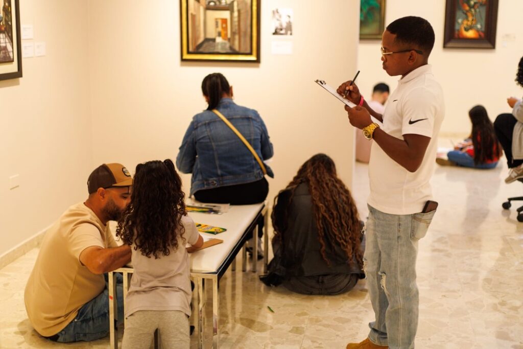 Fotos: Tarde de Dibujo Libre en Sala