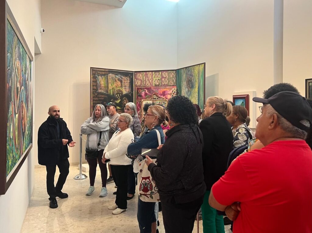 Visita del Curso de Introducción a la Pintura de la Escuela Artesanal Llanera del Municipio de Toa Baja